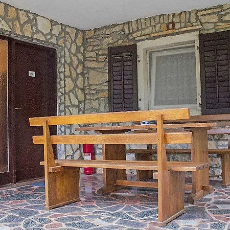 Ratko - One Bedroom Murine
